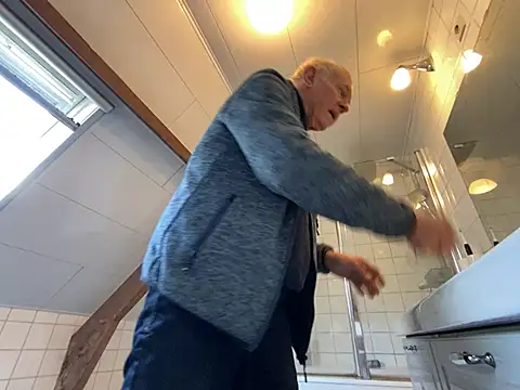 Snapshot of martxxxxx chatting on 03/16/25, 10:11 martxxxxx online show from 03/16/25, 10:11