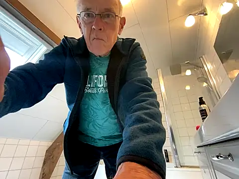 Snapshot of martxxxxx chatting on 09/13/25, 09:53 martxxxxx online show from 09/13/25, 09:53