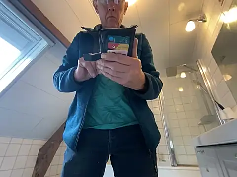 Snapshot of martxxxxx chatting on 09/16/25, 09:10 martxxxxx online show from 09/16/25, 09:10