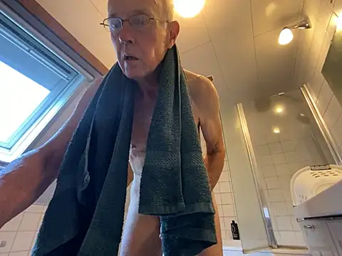 Snapshot of martxxxxx chatting on 09/22/25, 09:00 martxxxxx online show from 09/22/25, 09:00