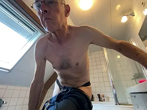 Snapshot of martxxxxx chatting on 09/23/25, 09:23 martxxxxx online show from 09/23/25, 09:23