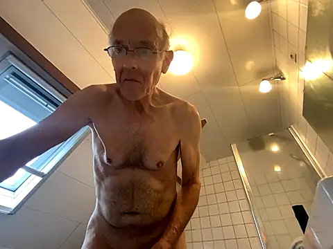 Snapshot of martxxxxx chatting on 10/21/25, 10:27 martxxxxx online show from 10/21/25, 10:27