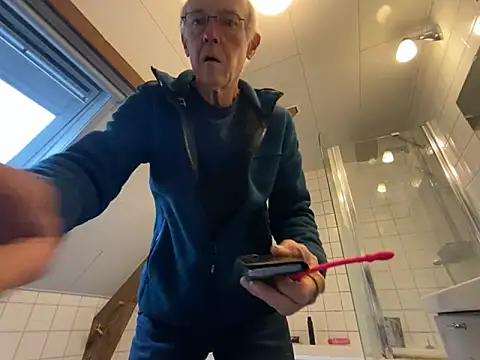 Snapshot of martxxxxx chatting on 11/15/25, 11:29 martxxxxx online show from 11/15/25, 11:29