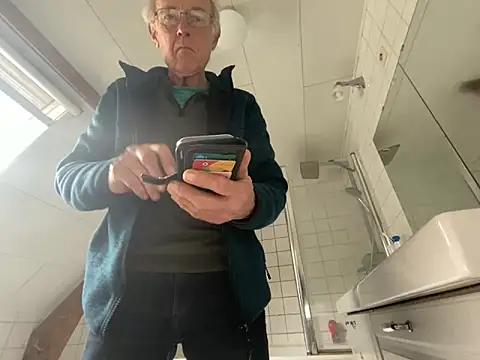 Snapshot of martxxxxx chatting on 02/16/26, 10:11 martxxxxx online show from 02/16/26, 10:11