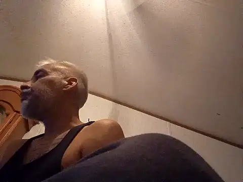 Snapshot of Xoc8_ chatting on 01/15/25, 01:12 Xoc8  online show from 01/15/25, 01:12