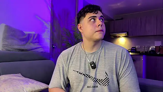 Snapshot of odin_blake chatting on 10/31/25, 02:12 odin blake online show from 10/31/25, 02:12