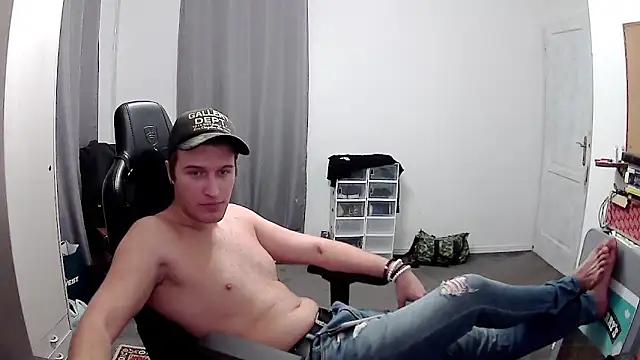 PKrisztian online show from 10/28/25, 06:54