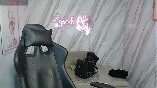 Snapshot of skeler_lovd_b_ chatting on 09/15/25, 01:00 skeler lovd b online show from 09/15/25, 01:00