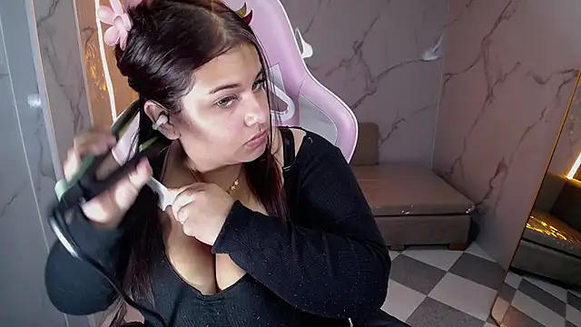 Snapshot of skeler_lovd_b_ chatting on 10/30/25, 01:01 skeler lovd b online show from 10/30/25, 01:01