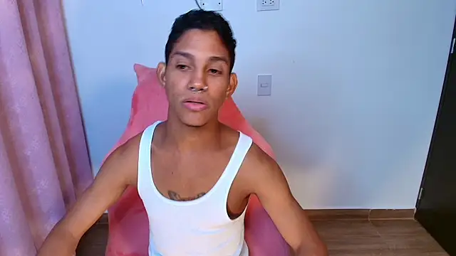 Snapshot of Palo_santo chatting on 02/14/25, 01:02 Palo santo online show from 02/14/25, 01:02