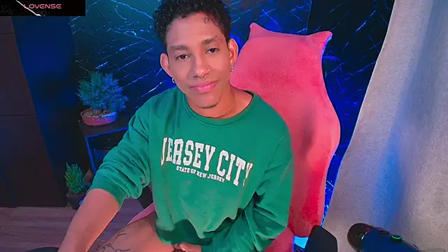 Snapshot of Palo_santo chatting on 10/13/25, 08:14 Palo santo online show from 10/13/25, 08:14
