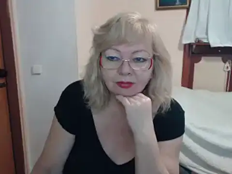 Snapshot of EvelynLoveShy chatting on 12/25/24, 08:18 EvelynLoveShy online show from 12/25/24, 08:18