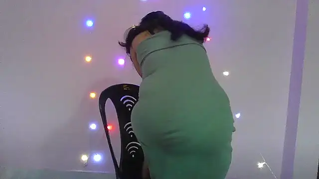 my-laila online show from 10/16/25, 06:47