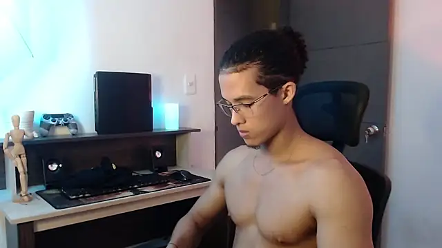 Snapshot of alejo_x3 chatting on 12/05/24, 02:31 alejo x3 online show from 12/05/24, 02:31