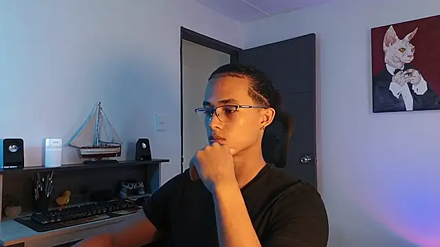 Snapshot of alejo_x3 chatting on 10/29/25, 09:05 alejo x3 online show from 10/29/25, 09:05