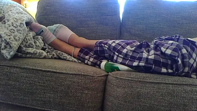 femgui69 online show from 12/16/25, 02:55