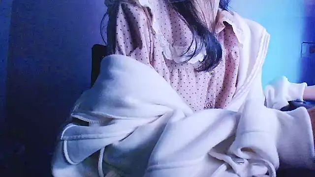 Snapshot of Baenee chatting on 01/11/25, 04:48 Baenee online show from 01/11/25, 04:48