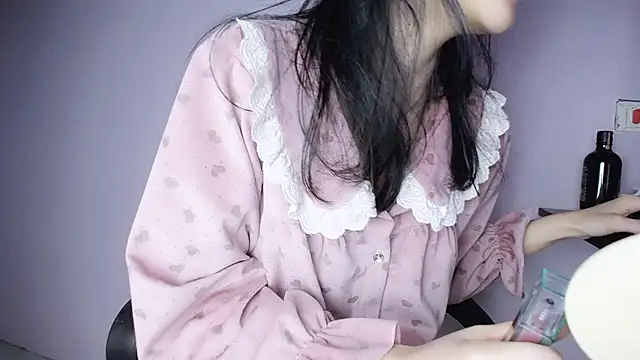 Snapshot of Baenee chatting on 01/12/25, 01:05 Baenee online show from 01/12/25, 01:05