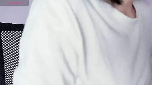 Snapshot of Baenee chatting on 10/25/25, 07:19 Baenee online show from 10/25/25, 07:19