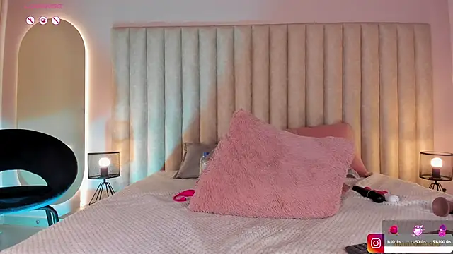 Maia Collins online show from 01/28/25, 03:04