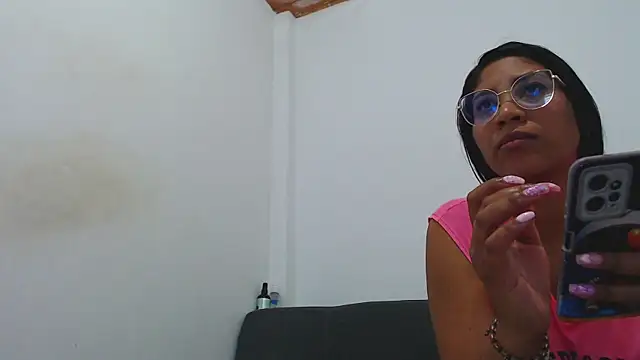 Snapshot of MiaJoness13 chatting on 12/18/24, 09:08 MiaJoness13 online show from 12/18/24, 09:08