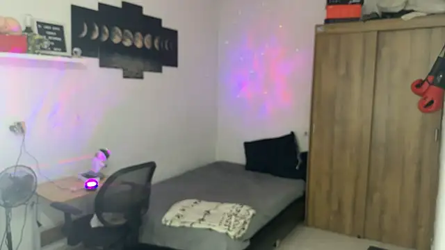 Kisan Smith online show from 10/25/25, 02:52