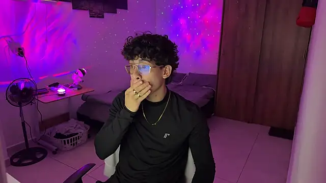 Kisan Smith online show from 12/18/25, 02:17