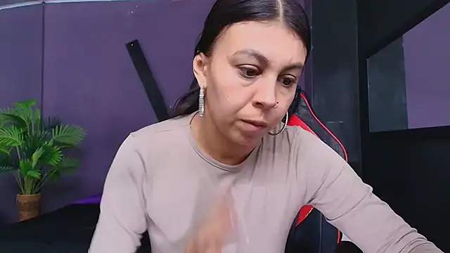 Snapshot of Juliet_Nasty chatting on 10/10/25, 12:15 Juliet Nasty online show from 10/10/25, 12:15