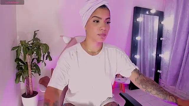 EmmaRusellx online show from 04/16/26, 09:39