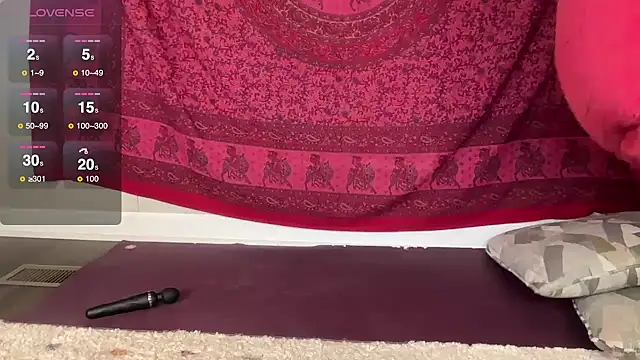 Snapshot of GlitterKitty108 chatting on 12/02/25, 02:45 GlitterKitty108 online show from 12/02/25, 02:45