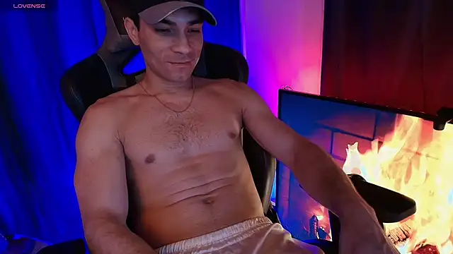 sexyboycolombi4 online show from 03/12/26, 06:36