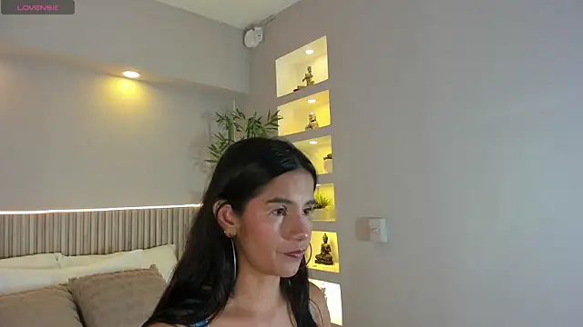 Snapshot of EmmilyCollson chatting on 10/17/25, 05:04 EmmilyCollson online show from 10/17/25, 05:04