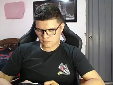 Plug Control online show from 02/21/25, 04:26