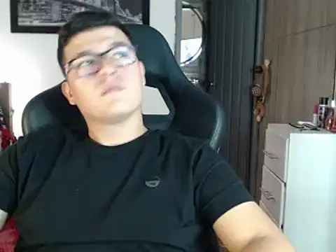 Plug Control online show from 02/21/25, 10:37