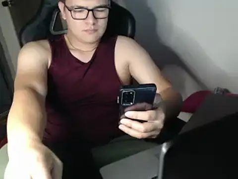 Plug Control online show from 03/18/25, 04:26