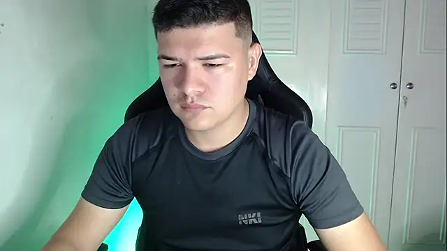 Plug Control online show from 09/22/25, 03:14