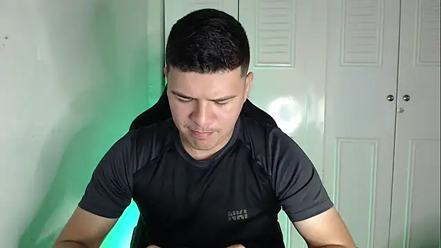 Plug Control online show from 09/23/25, 02:31