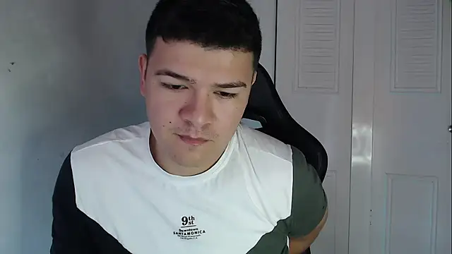 Plug Control online show from 09/28/25, 03:50