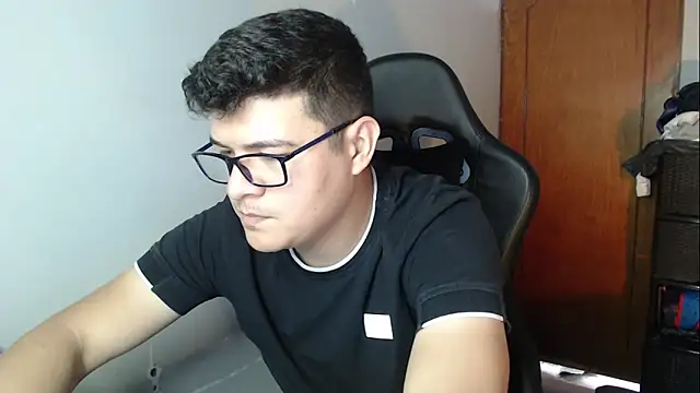 Plug Control online show from 12/22/25, 05:43