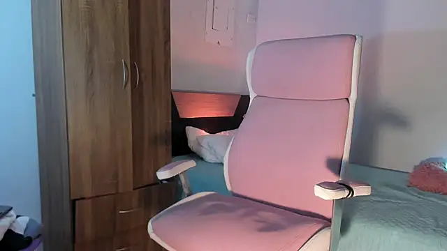 Snapshot of Carolinarossees chatting on 01/31/25, 11:13 Carolinarossees online show from 01/31/25, 11:13