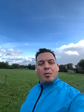 Jose HotLatino online show from 10/22/25, 09:42