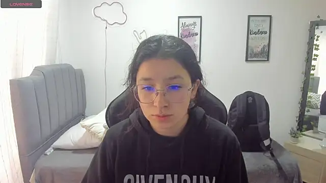 Amy joones online show from 01/31/25, 01:23