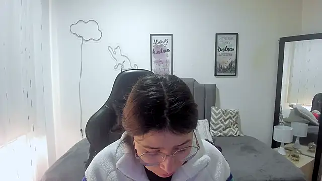 Amy joones online show from 09/20/25, 01:56