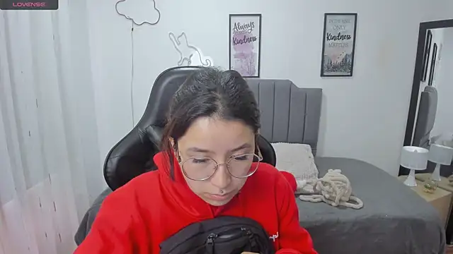 Amy joones online show from 11/06/25, 12:39