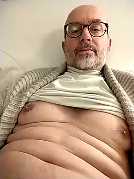 Snapshot of MadProfessor chatting on 12/12/24, 07:04 MadProfessor online show from 12/12/24, 07:04