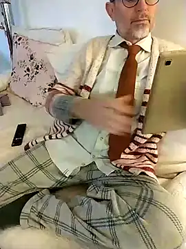 Snapshot of MadProfessor chatting on 12/18/24, 03:00 MadProfessor online show from 12/18/24, 03:00