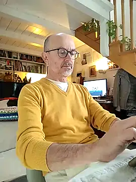 Snapshot of MadProfessor chatting on 03/13/25, 11:19 MadProfessor online show from 03/13/25, 11:19
