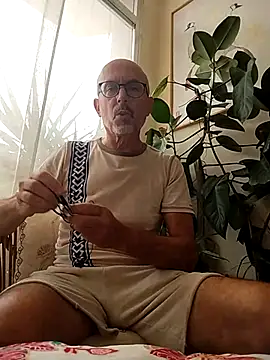 Snapshot of MadProfessor chatting on 09/08/25, 03:55 MadProfessor online show from 09/08/25, 03:55