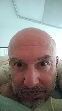 Snapshot of MadProfessor chatting on 10/15/25, 01:00 MadProfessor online show from 10/15/25, 01:00