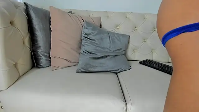 Snapshot of camila-manzur chatting on 01/29/25, 10:11 camila-manzur online show from 01/29/25, 10:11